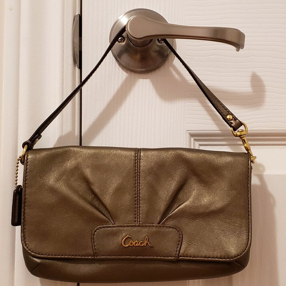 COACH OLD GOLD METALLIC LEATHER BIG FLAP WRISTLET WALLET PURSE.